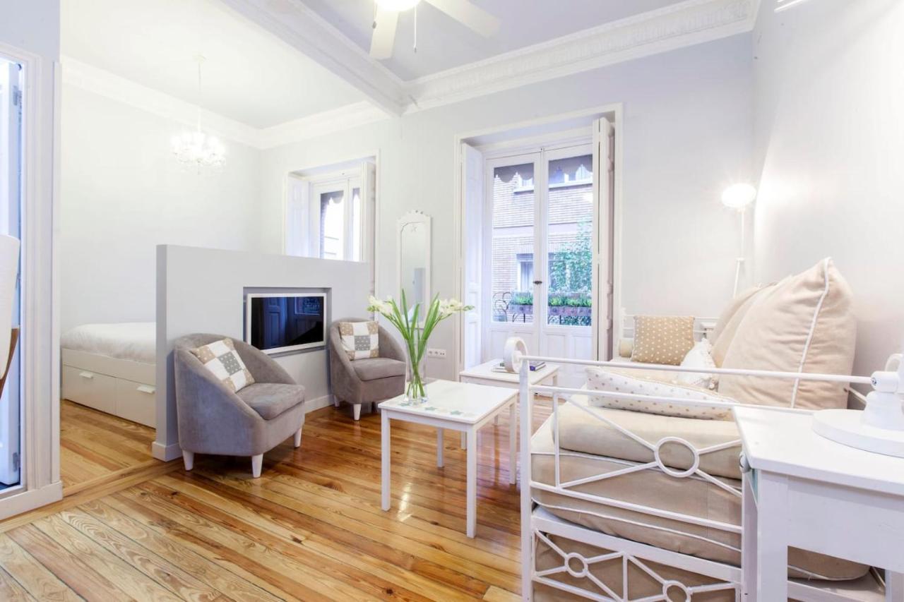 Charming Gran Via Luna Apartment *
